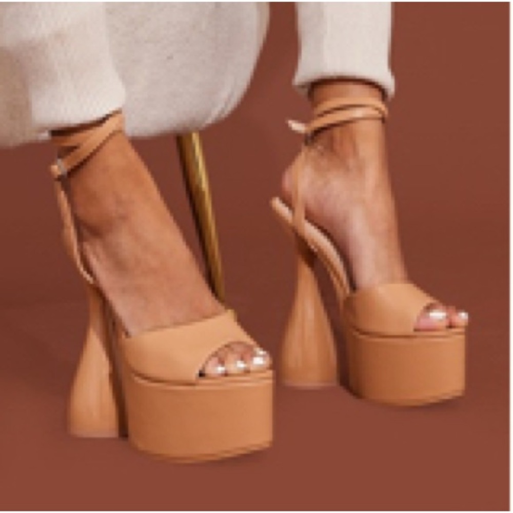 PrettyLittleThing Camel Extreme Platform Sandals